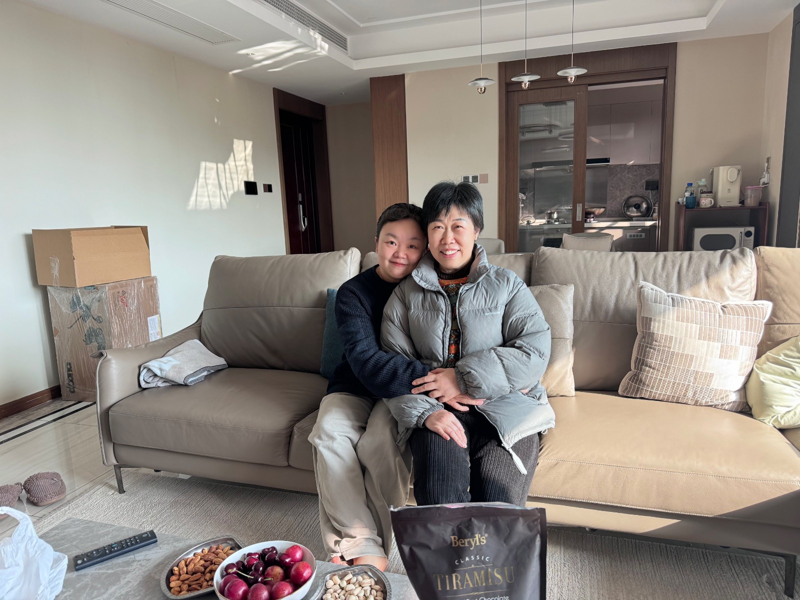 谢利老师慰问退休老师照片1